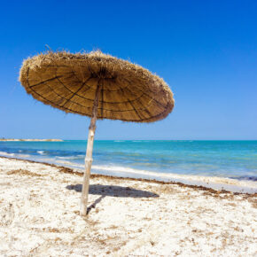 Super Last Minute nach Djerba: 6 Tage im TOP 4* Hotel mit All Inclusive, Flug, Transfer & Zug nur 496€