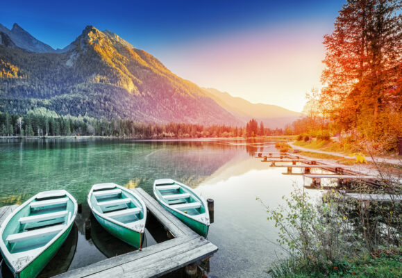 Deutschland Bayern Hintersee Boote Sonnenuntergang