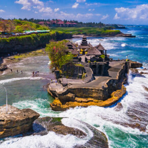 Traumurlaub: 15 Tage auf Bali im tollen 4* Hotel mit Rooftop Pool & Flug nur 585€