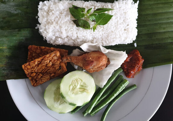 Indonesien Essen Lalapan Ayam