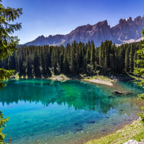 Italien Dolomiten Karersee Wald
