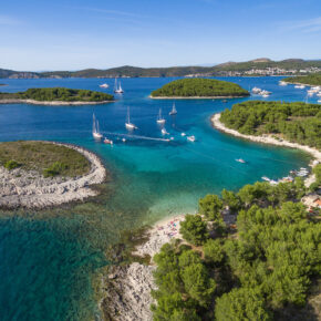 Hvar Tipps: Die schönsten Strände, Sehenswürdigkeiten & Aktivitäten für Euren Urlaub