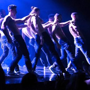 Jetzt wird’s heiß! Eintritt zu Magic Mike & Übernachtung im 4* Hotel mit Frühstück ab 79€ Jetzt wird’s heiß! Eintritt zu Magic Mike & Übernachtung im 4* Hotel mit Frühstück ab 79€