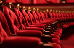 Weihnachtsgeschenk: Musical-Gutschein inkl. Ticket & Hotel & Frühstück für 99€