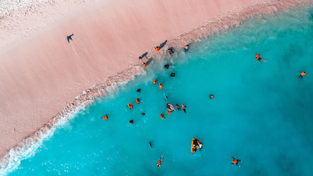 Indonesien Komodo Pinker Strand von oben