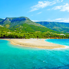 Erholsamer Kroatien-Urlaub: 5 Tage direkt am Strand im TOP 4* TUI BLUE Hotel inkl. Halbpension, Flug & Extras nur 321€