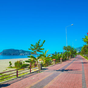 Tuerkei Alanya Strand Meer Weg