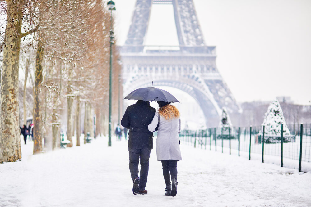 Frankreich Paris Winter Schnee Pärchen