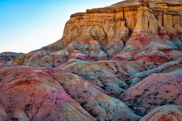 Mongolei Gobi Desert farbenfroher Berg