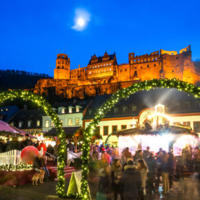 Deutschland Heidelberg Weihnachtsmarkt Burg Nacht