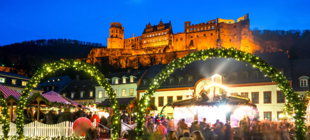Deutschland Heidelberg Weihnachtsmarkt Burg Nacht