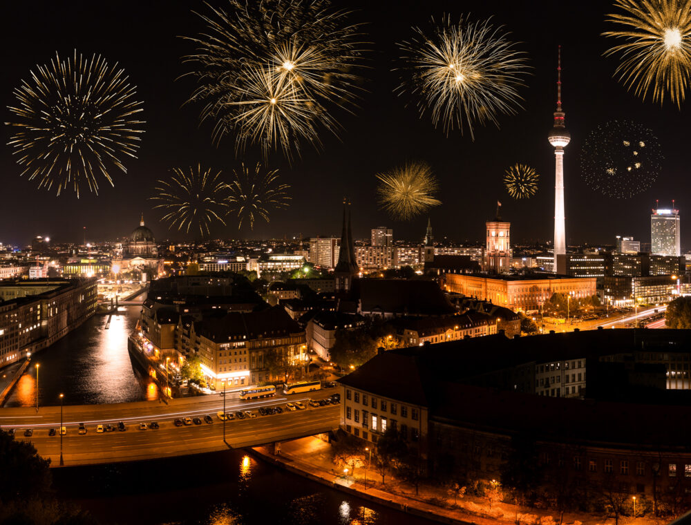 Deutschland Berlin Nacht Silvester Feuerwerk
