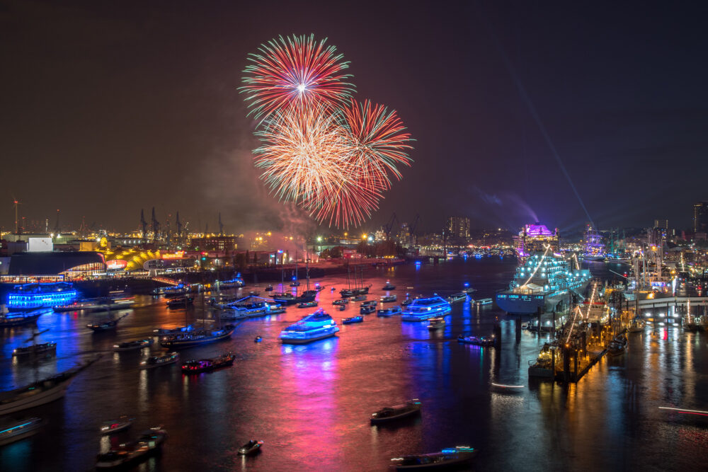 Deutschland Hamburg Silvester Hafen Schiffe