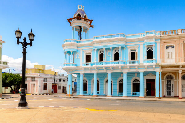 Kuba Cienfuegos bunte Häuser