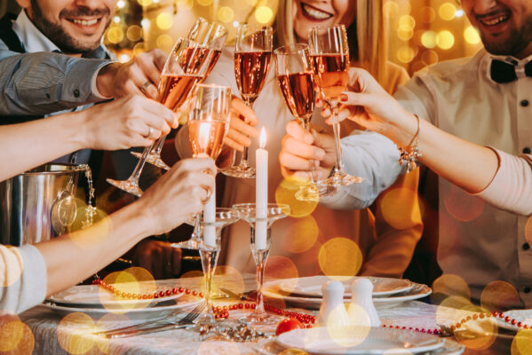 Sonstiges Menschen Silvester Weihnachten anstoßen Essen