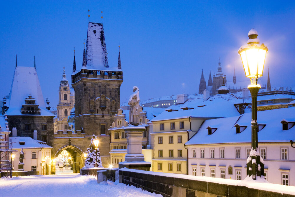 Tschechien Prag Lesser Town Brücke Schnee