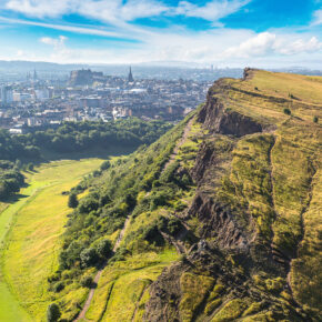 Edinburgh: 4 Tage übers Wochenende in der Hauptstadt Schottlands mit TOP 3* Hotel & Flug nur 137€