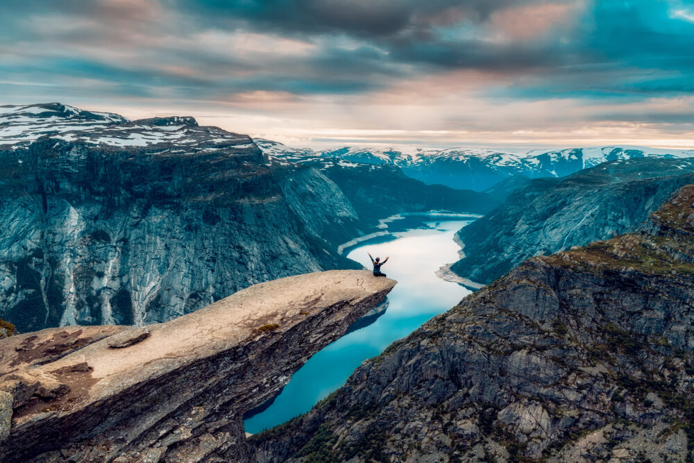 Norwegen Trolltunga Mann