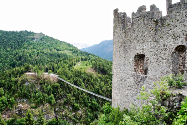 Österreich Reutte Hängebrücke Schloss Ehrenberg