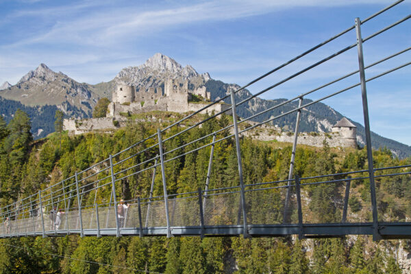 Österreich Reutte Hängebrücke und Schloss