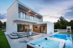 2024 Luxus-Villa in Kroatien: 8 Tage mit Privatpool, Beachvolleyball & Whirlpool ab 281€...