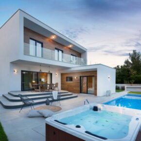 Luxus-Villa in Kroatien: 8 Tage mit Privatpool, Beachvolleyball & Whirlpool ab 186€ p.P.