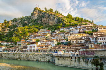 Zum Schnapperpreis nach Albanien: 10 Tage ins 4* Hotel und Flug für NUR 143€