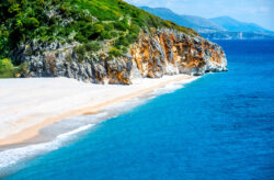Ab nach Albanien: 8 Tage mit TOP Unterkunft in Strandnähe & Flug für NUR 117€