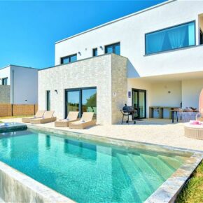 Kroatien: 7 Tage in luxuriöser Ferienvilla mit Infinity-Pool ab 156€ p.P.