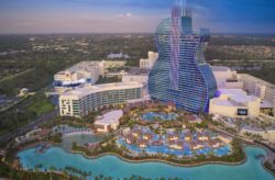Schlafen in einer riesigen Gitarre?! 8 Tage Florida im krassen 4.5* The Guitar Hotel inkl. Fl...