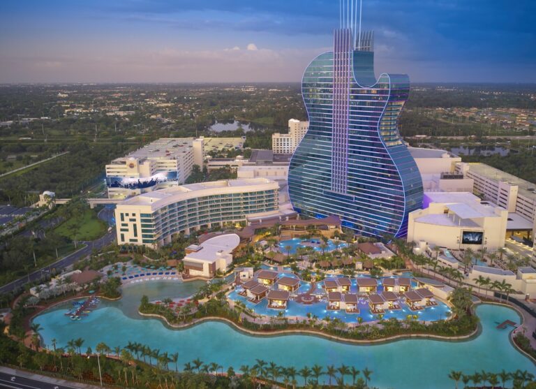 Schlafen in einer riesigen Gitarre?! 8 Tage Florida im krassen 4.5* The Guitar Hotel inkl. Flug für 2036€