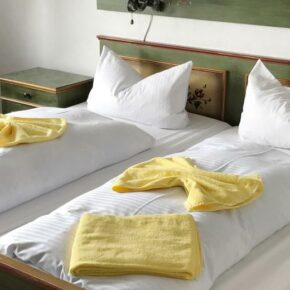 Wellness in Bayern: 3 Tage im 3* Hotel mit All Inclusive Light, Spa-Zugang & Wein ab 109€ Wellness in Bayern: 3 Tage im 3* Hotel mit All Inclusive Light, Spa-Zugang & Wein ab 109€