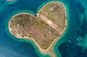 Kroatien: 8 Tage nahe der berühmten Herzinsel inkl. Apartment & Flug NUR 138€