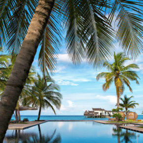 Malediven Märchenurlaub: 10 Tage Luxus im TOP 5* Hotel mit Vollpension, Flug, Transfer & Zug für 1.807€