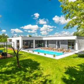 Ab in eine Luxus-Villa in Kroatien: 8 Tage im eigenen Ferienhaus mit Pool & Wellnessbereich ab 230€ p.P. Ab in eine Luxus-Villa in Kroatien: 8 Tage im eigenen Ferienhaus mit Pool & Wellnessbereich ab 230€ p.P.