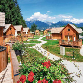 Urlaub im TOP 4* Glamping Holzhaus: 2 Tage Slowenien mit Frühstück, Sauna & Whirlpool ab 120 €