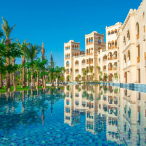 Hurghada: 8 Tage im luxuriösen 4* Hotel mit Vollpension, Juniorsuite & Flug nur 687€