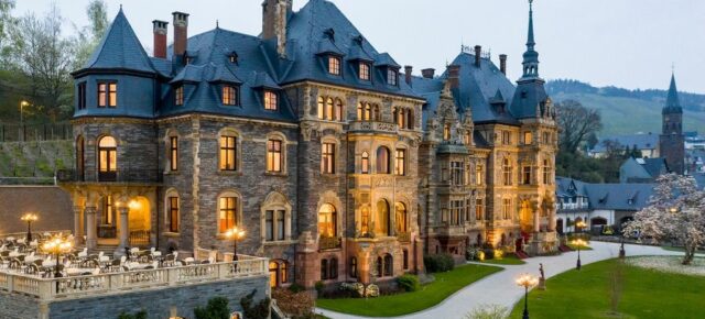 Romantisches Schlosshotel: 2 Tage an der Mosel im TOP 5* Hotel mit Frühstück und Weinverkostung ab 133€