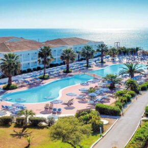 Griechenland: 7 Tage Korfu im tollen 5* Strandhotel mit All Inclusive & Flug nur 251€