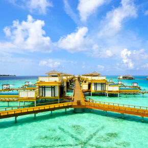 Malediven Luxus: 8 Tage im TOP 5* Resort mit eigener Beachvilla, All Inclusive, Flug & Transfer für 2692€
