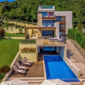 Luxusurlaub in Kroatien: 8 Tage in moderner Ferienvilla mit Pool & Sauna für 418€ p.P.