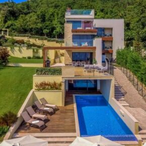 Luxusurlaub 2021: 5 Tage Kroatien in moderner Ferienvilla mit Pool & Sauna für 297€ p.P. Luxusurlaub 2021: 5 Tage Kroatien in moderner Ferienvilla mit Pool & Sauna für 297€ p.P.