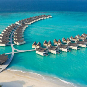 Overwater Villa mit Pool: 8 Tage Luxus auf den Malediven im TOP 5* Mövenpick Resort mit Vollpension, Flug, Transfer & Extras für 3244€
