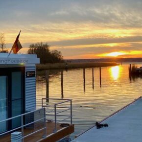 Blick aufs Wasser & in die Natur: 4 Tage übers WE im Hausboot auf Usedom für 186€ p.P.