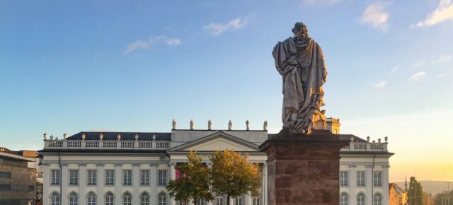 Kassel neu erleben: 2 Tage übers Wochenende zum documenta Jubiläums-Event „7.000 Palmen“ mit sehr gutem 4* Hotel ab nur 45€