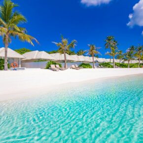 Malediven: 10 Tage im 5* TUI BLUE Hotel mit Vollpension, Flug & Transfer für 3117€