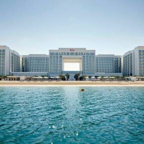 Dubai: 7 Tage im strandnahen 4* RIU Hotel mit All Inclusive, Flug, Transfer & Zug für 1256€