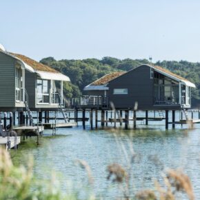 Pfahlhaus-Suiten & schwimmende Häuser: 2 Tage übers WE in der Wasserferienwelt in Rügen mit Apartment nur 90€