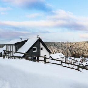 Winter Wonderland in Winterberg: 5 Tage im Ferienhaus direkt an der Piste ab 105€ p.P.