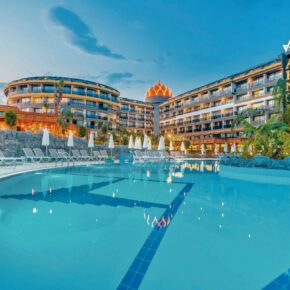 Luxus: 8 Tage Türkei im TOP 5* Resort mit All Inclusive, Flug & Transfer & Zug nur 290€